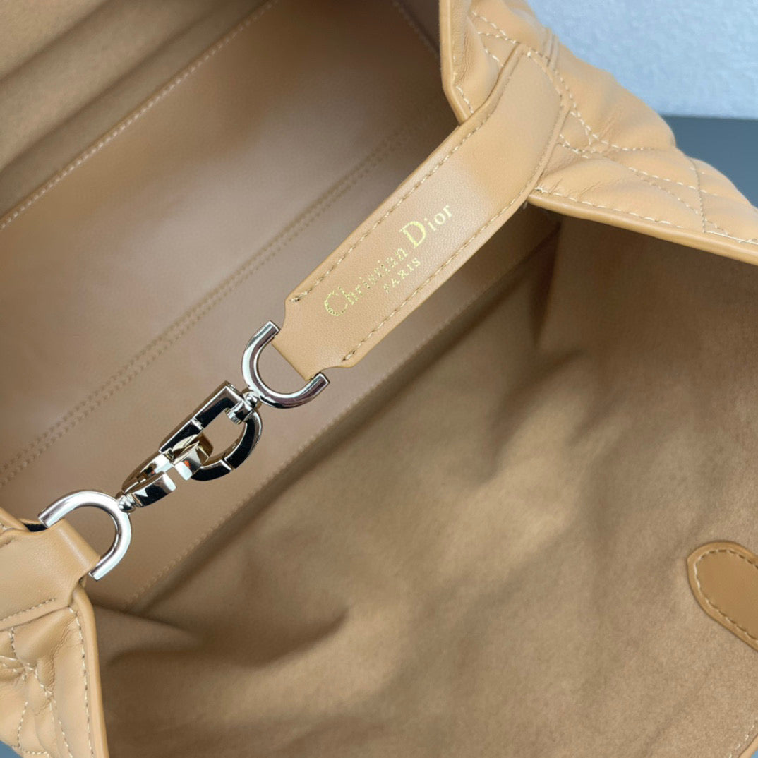 D Travel in Style with the Toujours Bag