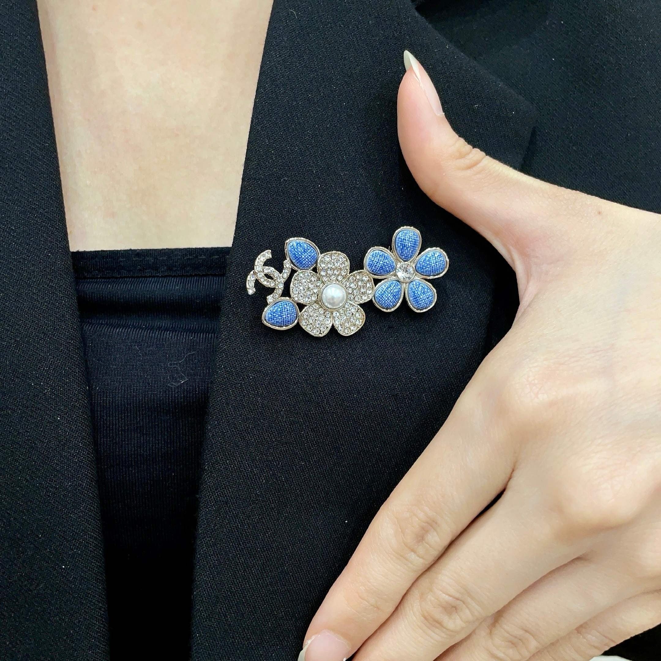 Logo Brooch | Multi-wear | Gold Tone