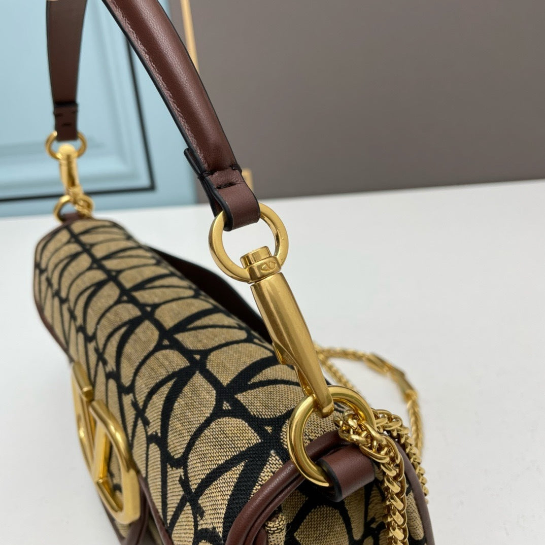 💗 V Signature Locò Calfskin Bag — Large
