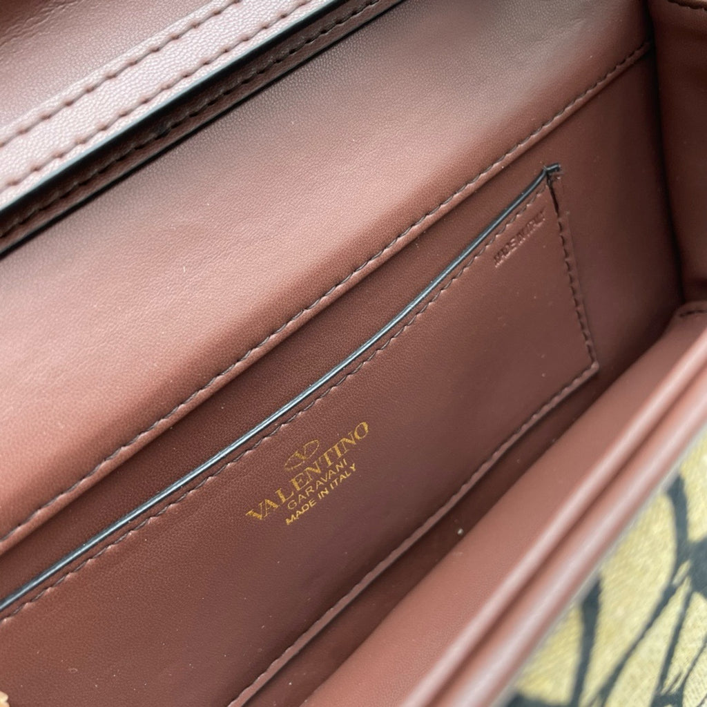 💗 V Signature Locò Calfskin Bag — Large
