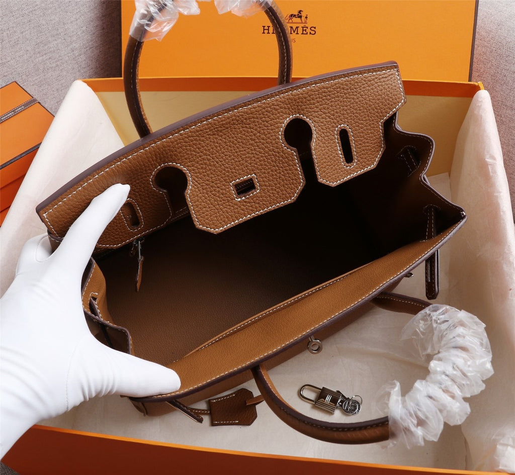 Elegant Togo-Textured Leather Handbag – Premium Craftsmanship