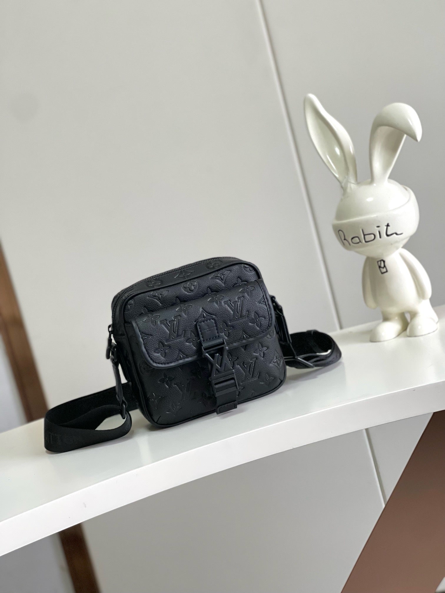 Premium Messenger Bag – Versatile & Stylish