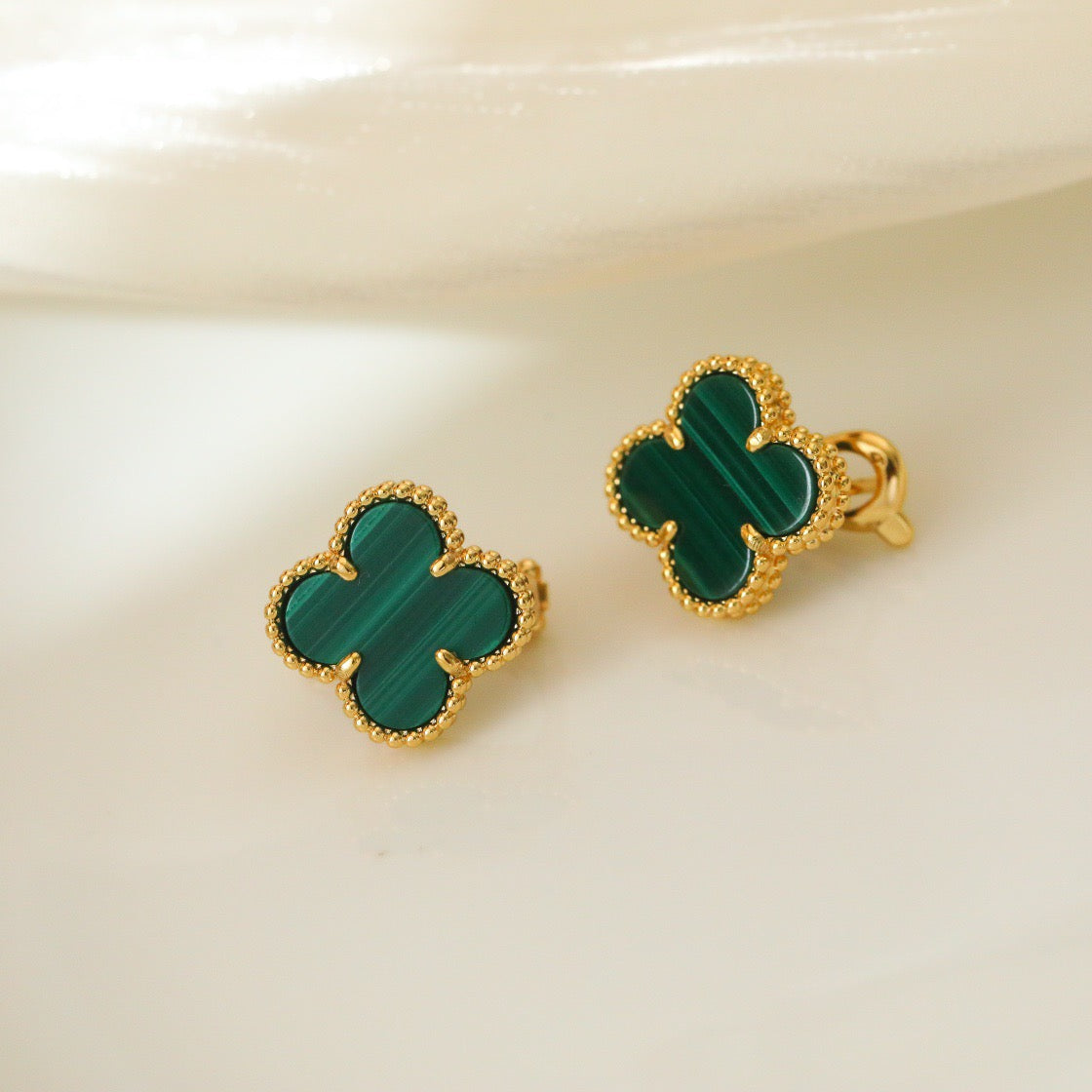 Clover Medium Stud Earrings