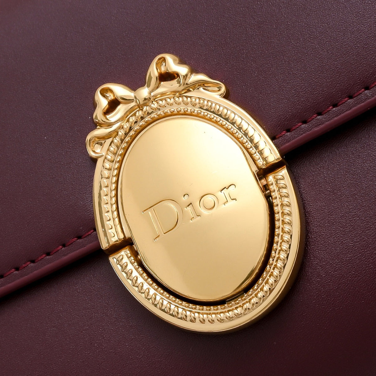 Medaillon Crossbody Bag | French Oval Design