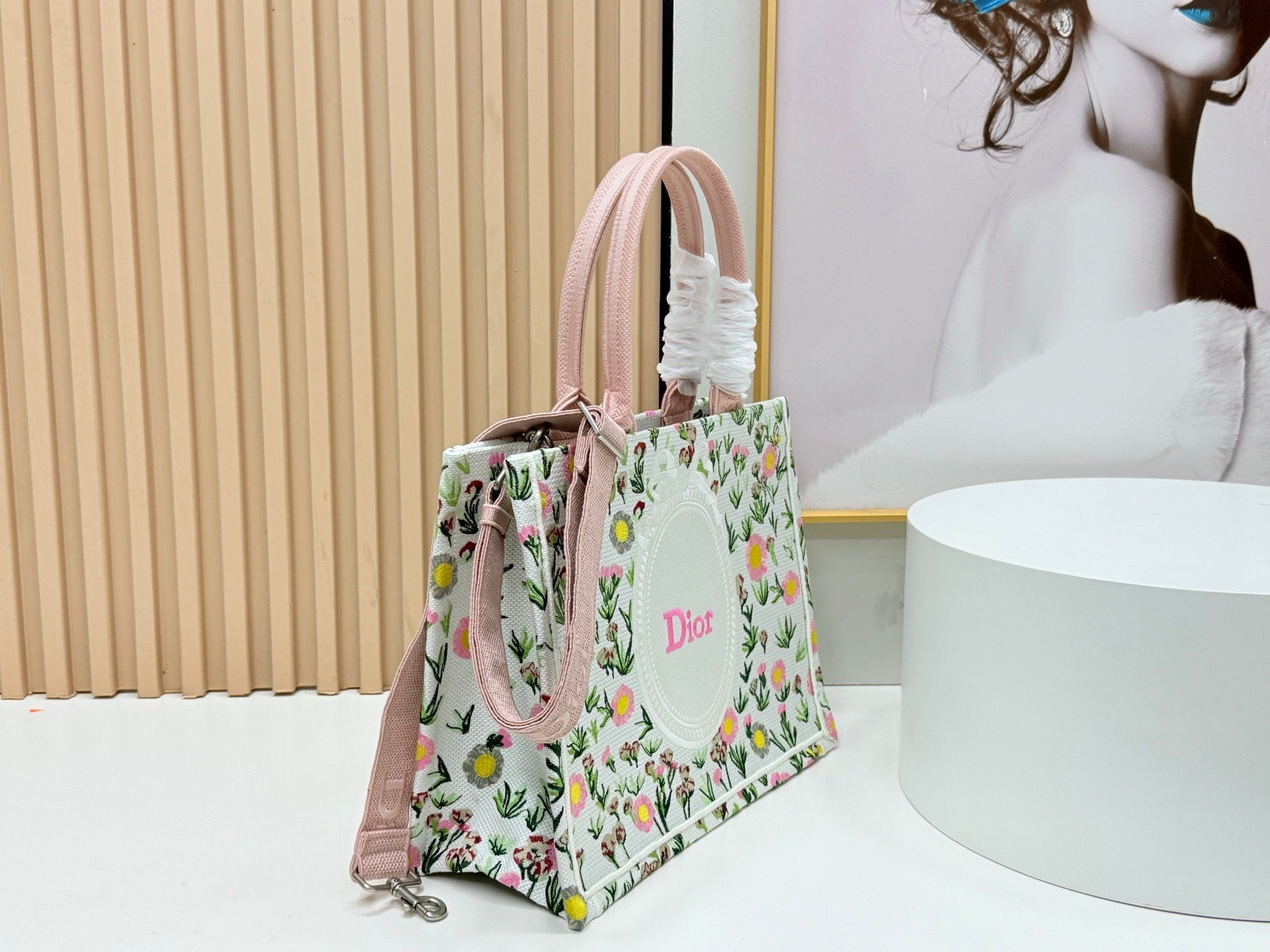 D Modern Heritage Tote Bag —Book Tote Bag