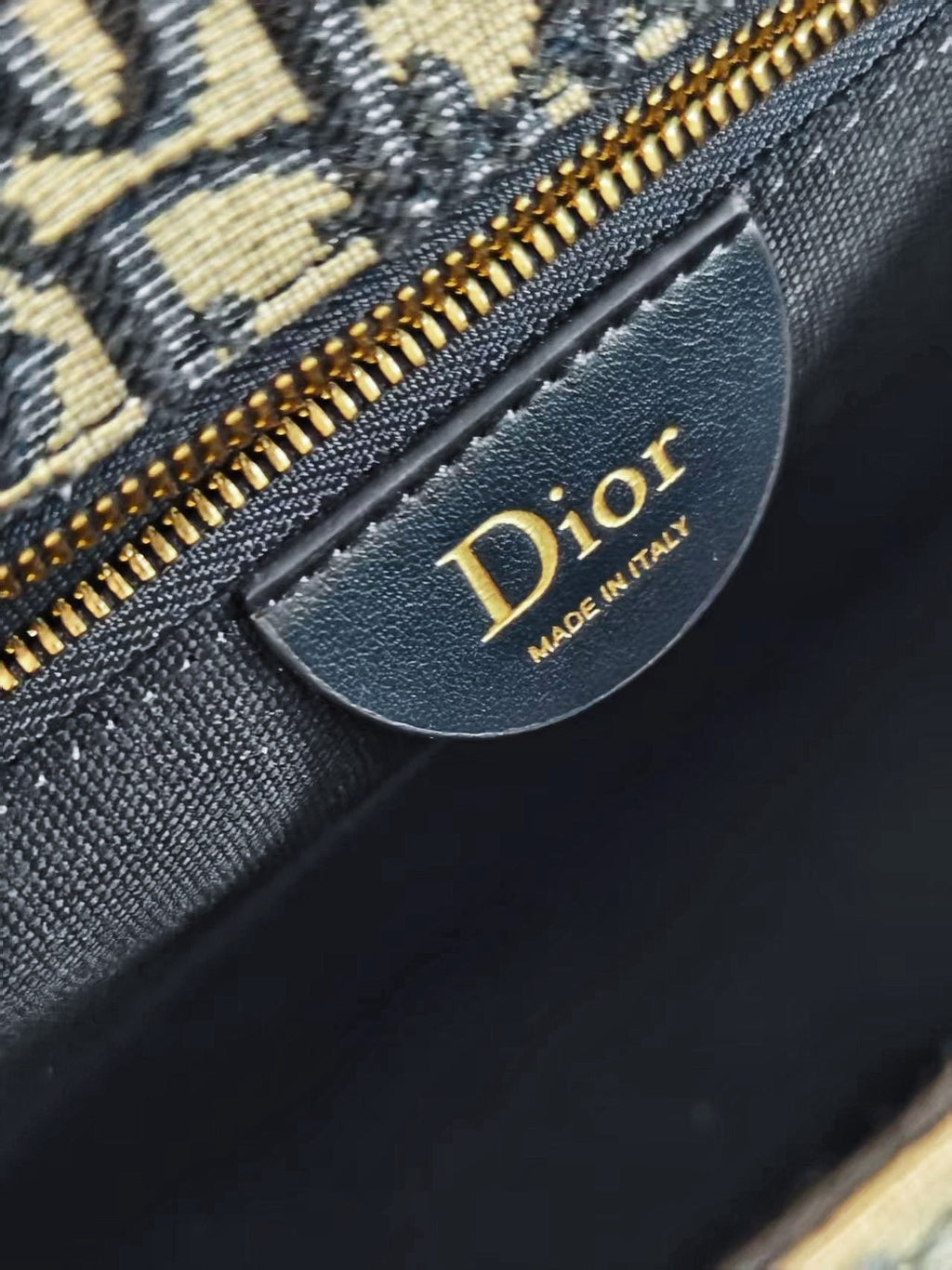 Médaillon Flap Bag — Medium | Premium Quality