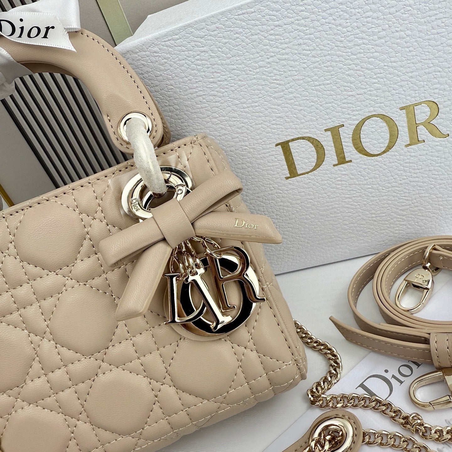 Classic Lady Bow Top-Handle Bag 26ss