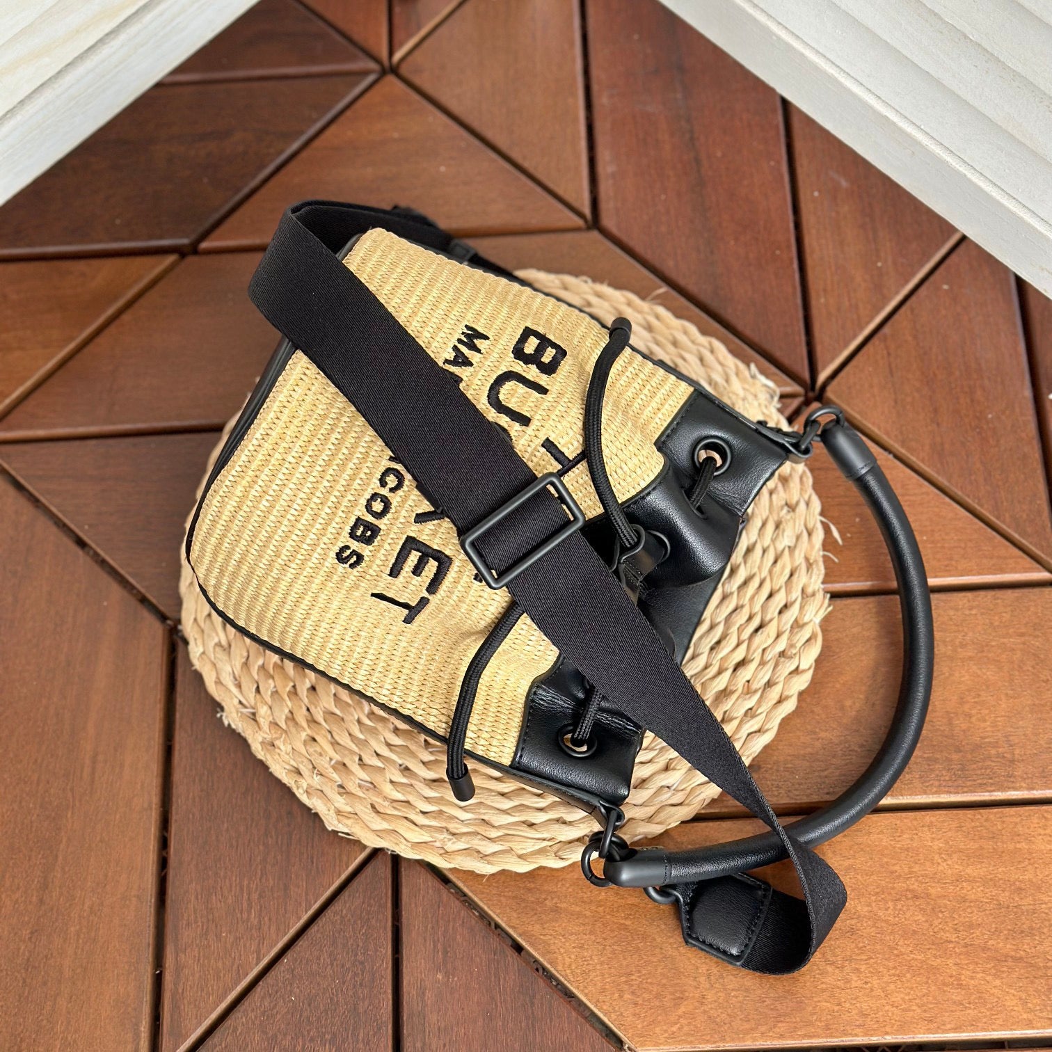 The Bucket Shoulder Bag – Chic and Functional Design (Premium Quality)