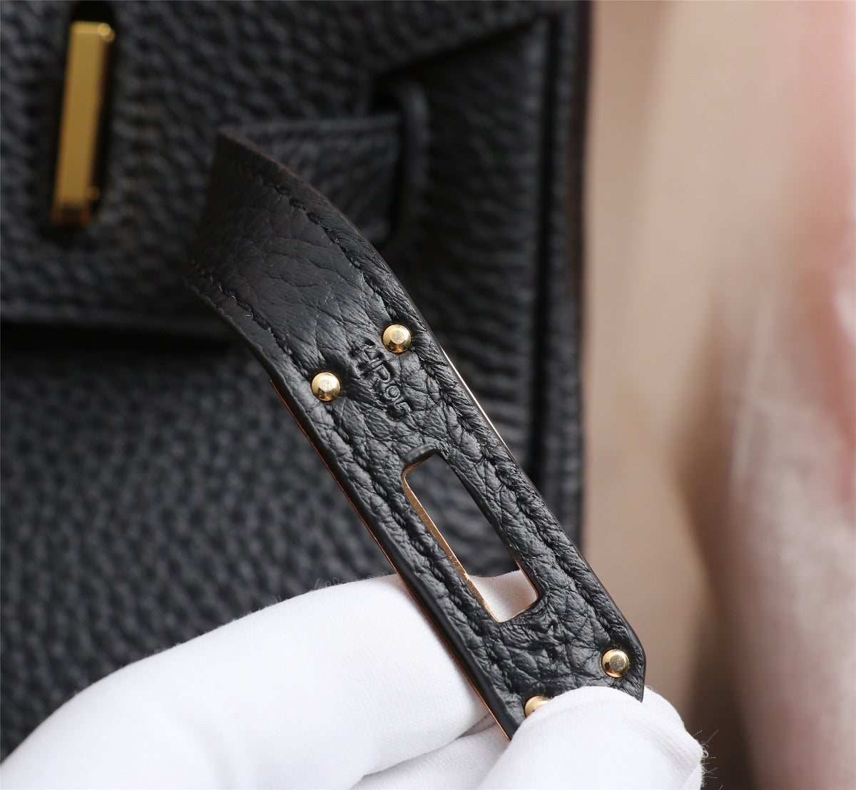 Elegant Togo-Textured Leather Handbag – Premium Craftsmanship