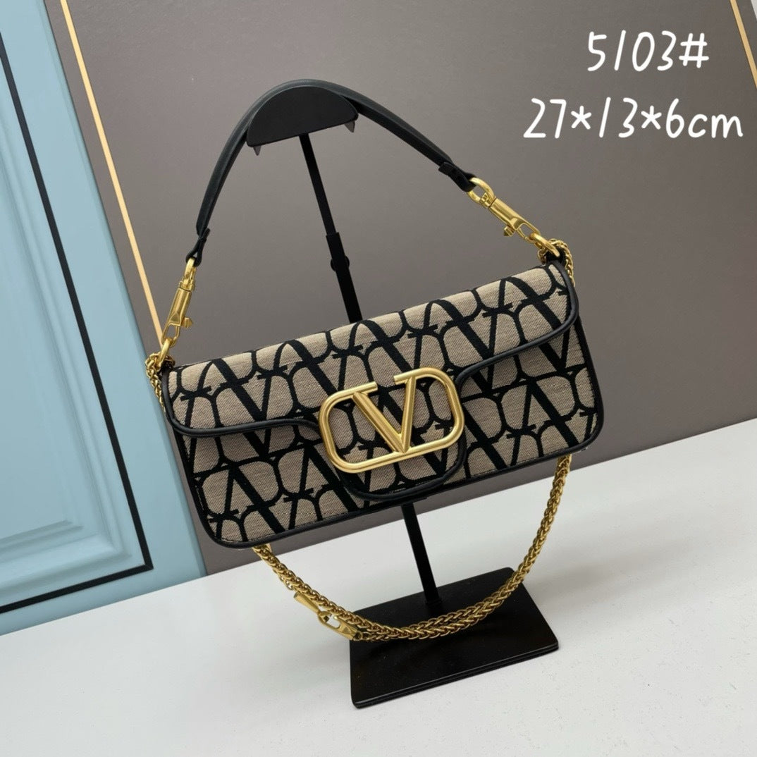 💗 V Signature Locò Calfskin Bag — Large