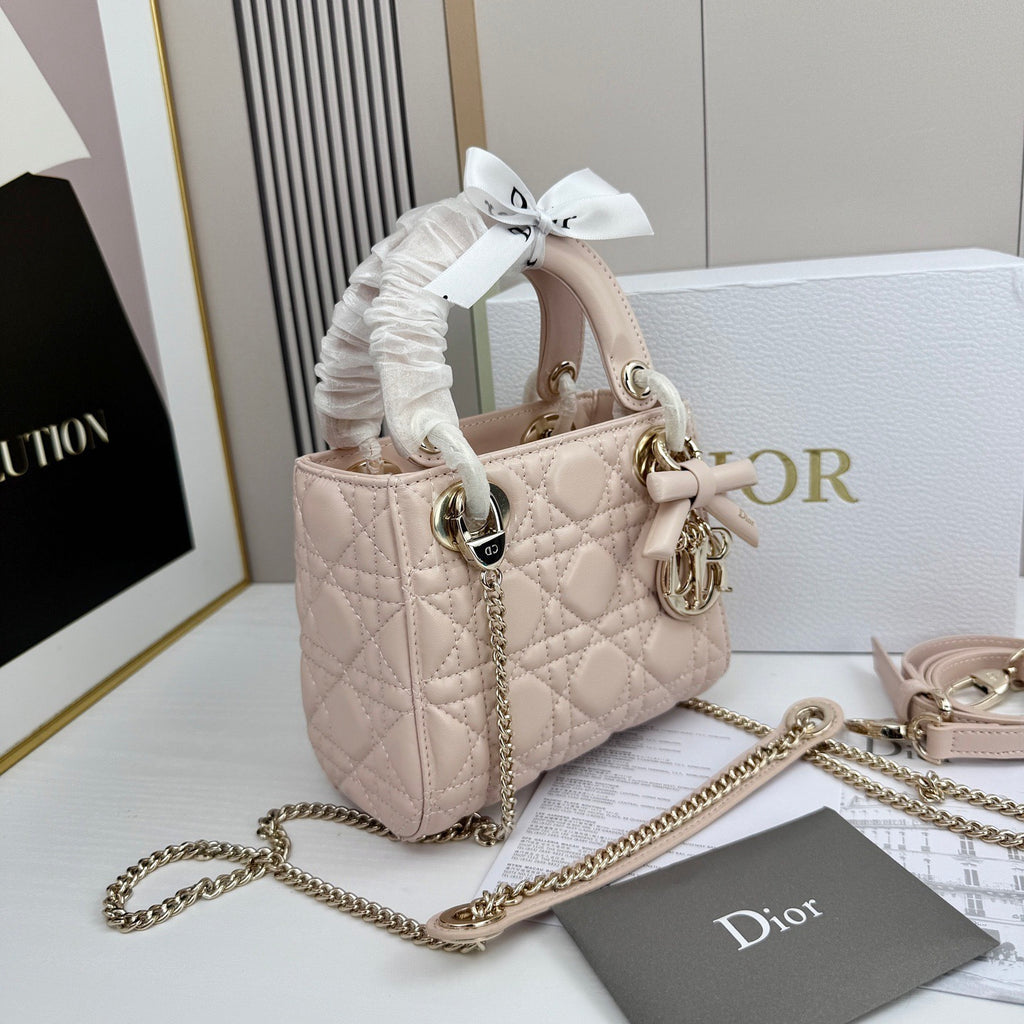 Classic Lady Bow Top-Handle Bag 26ss
