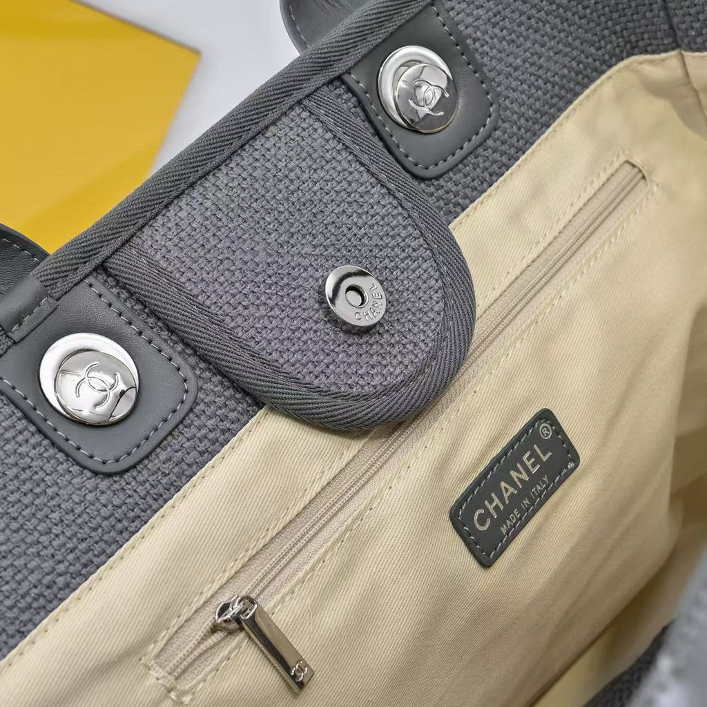 Luxury Canvas Tote (AS3257) – Limited Edition