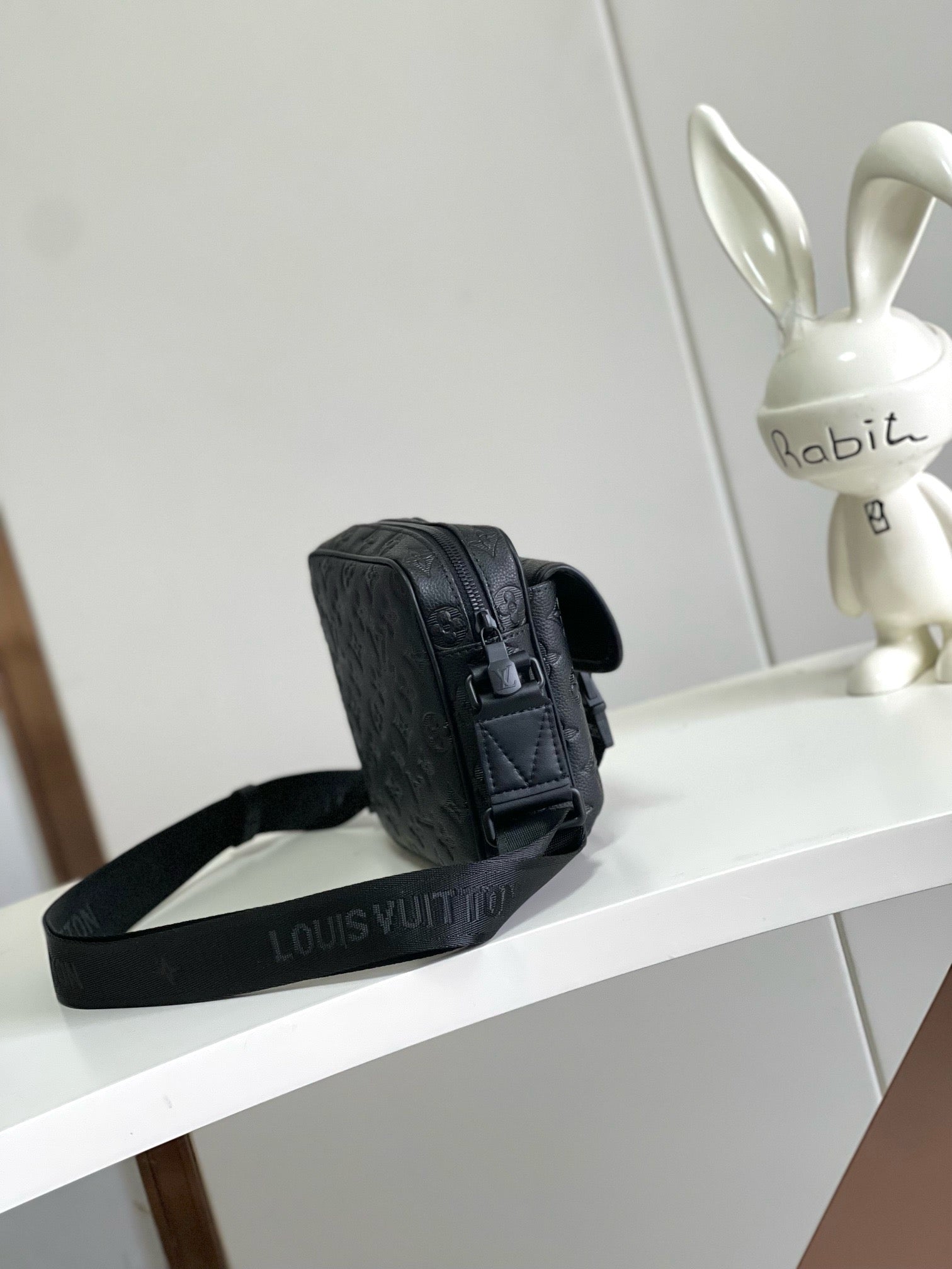 Premium Messenger Bag – Versatile & Stylish