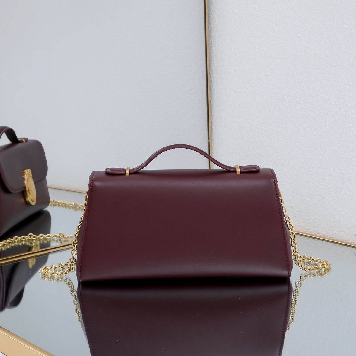 Medaillon Crossbody Bag | French Oval Design