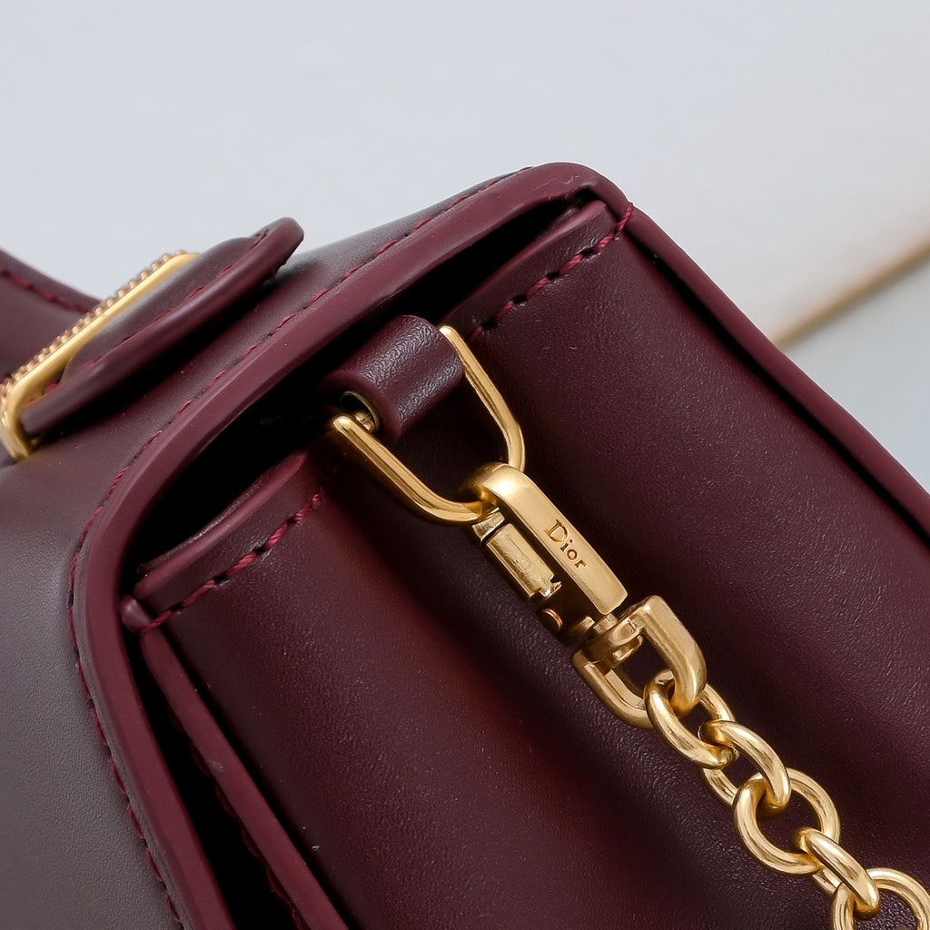 Medaillon Crossbody Bag | French Oval Design
