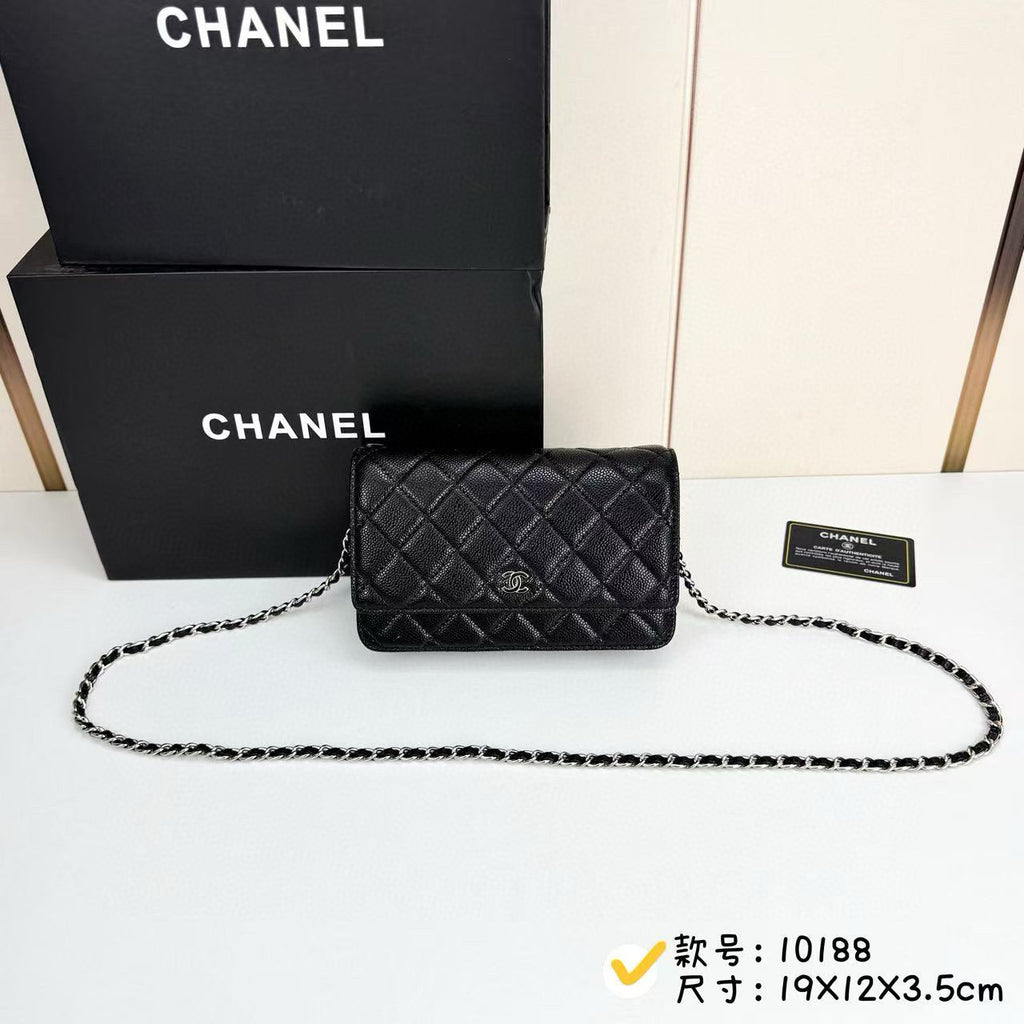 C woc Chain Wallet Bag