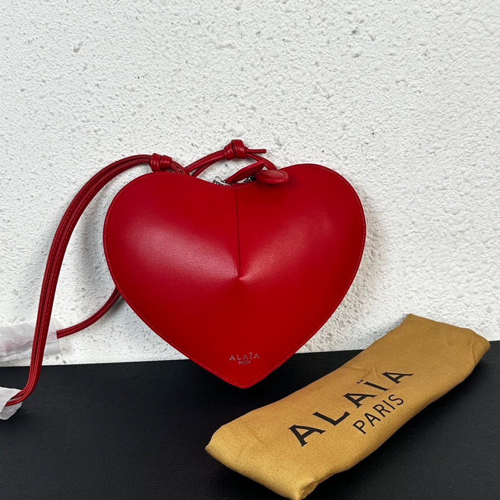 Heart-Shaped Crossbody Bag – Elegant &amp; Practical Statement Piece