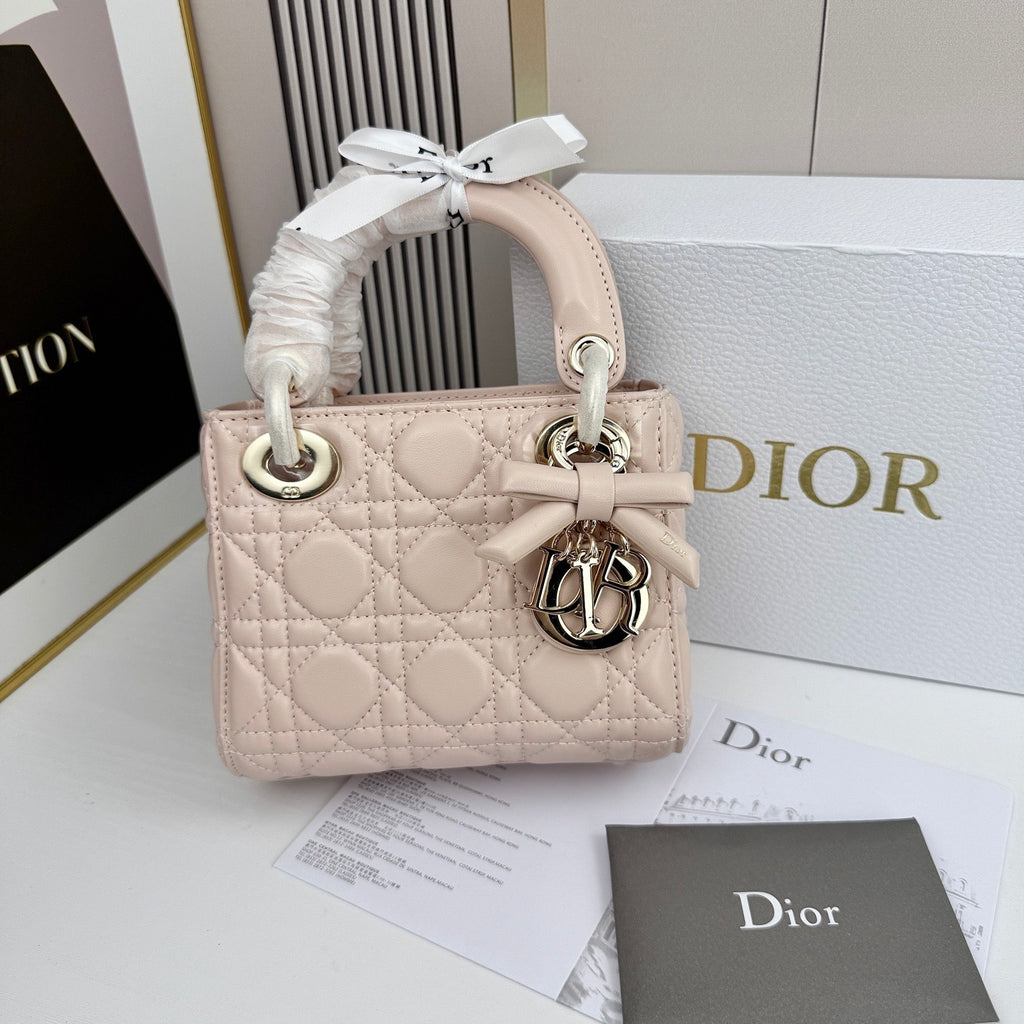 Classic Lady Bow Top-Handle Bag 26ss