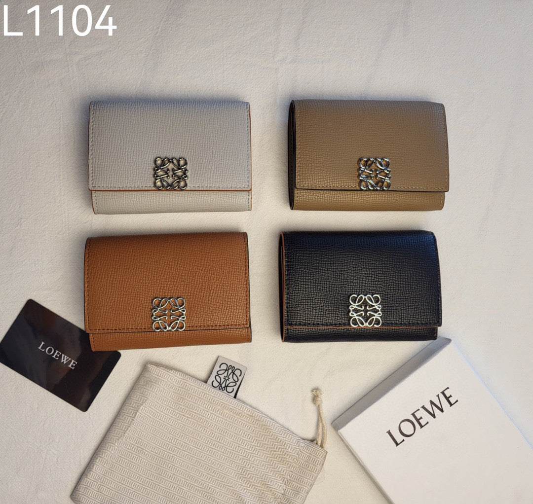 Meticulously Crafted L*o*ew*e Pebble Grain Calf Wallet