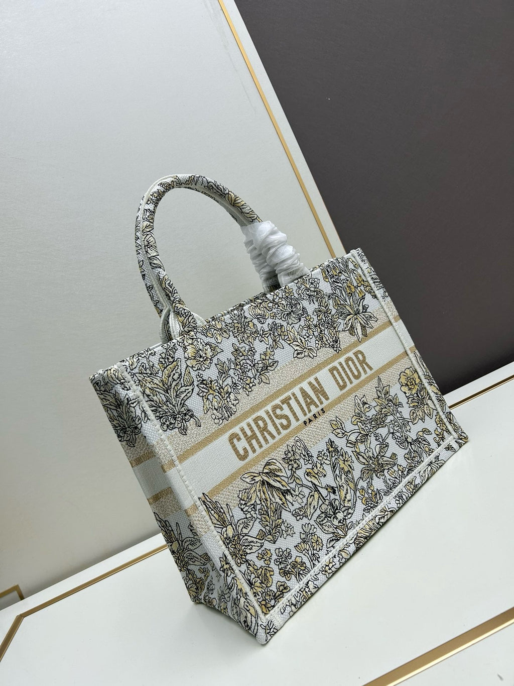 Art-Inspired Embroidered Tote Book