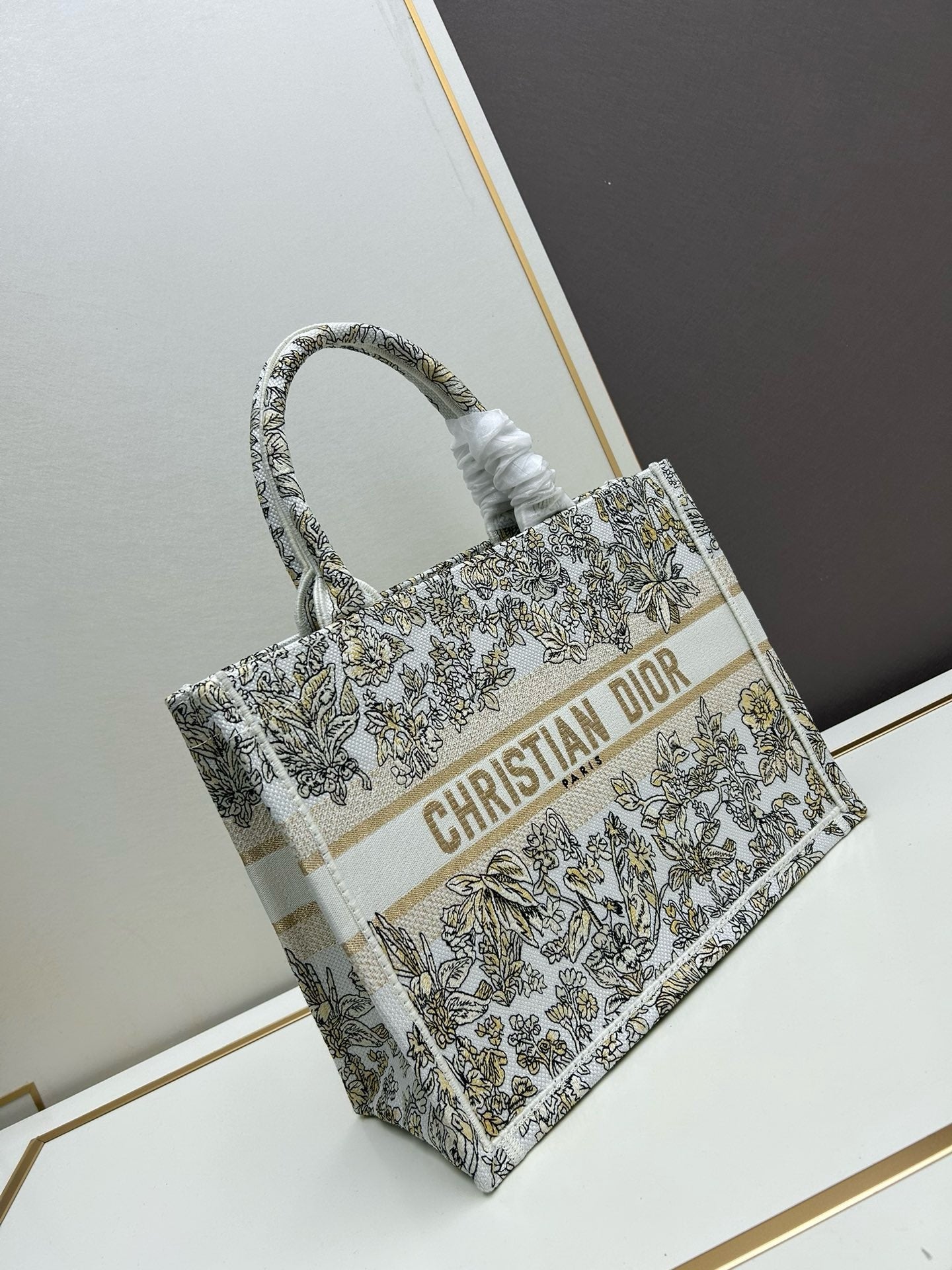 Art-Inspired Embroidered Tote Book