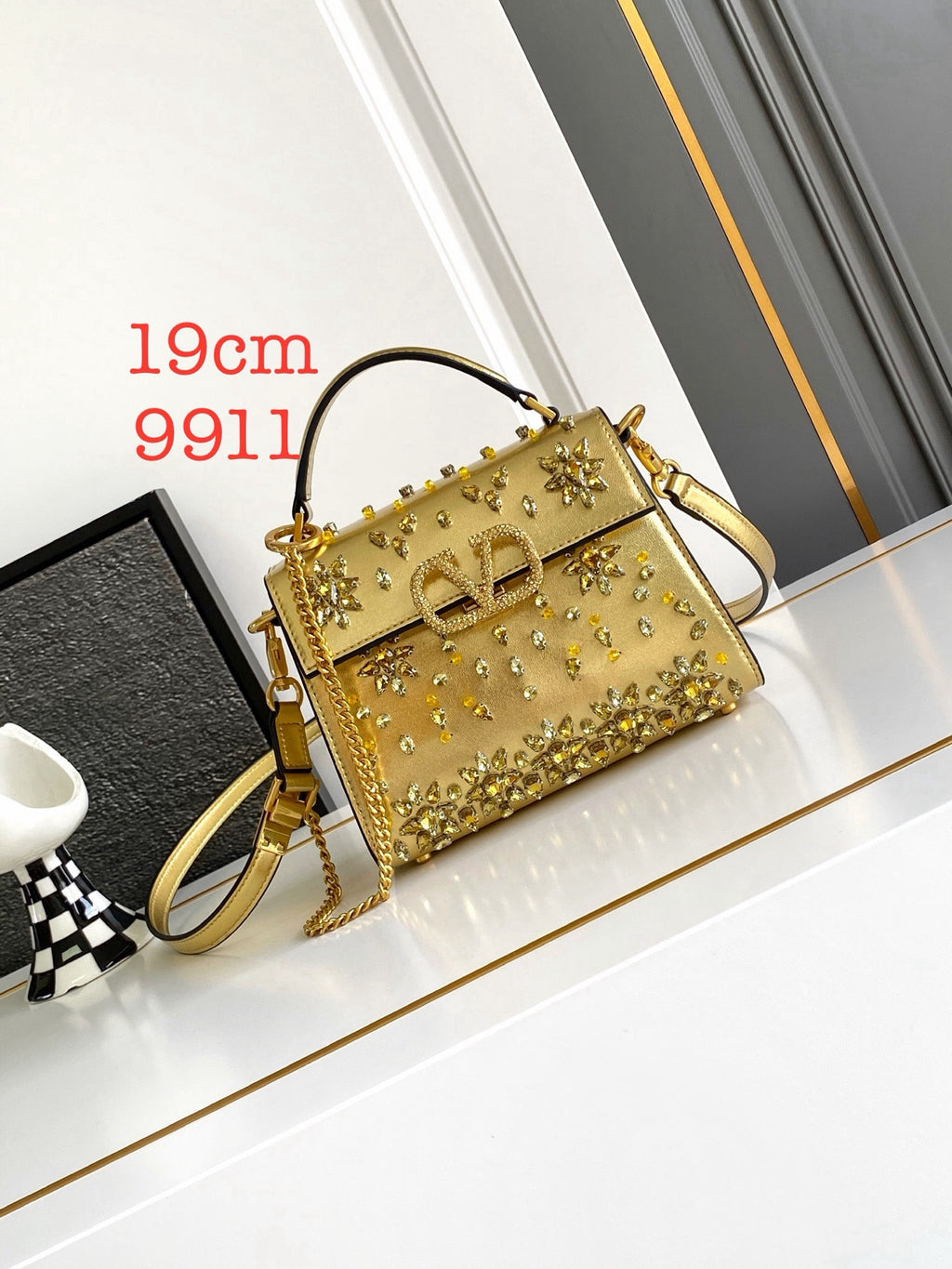 V-SLING Handcrafted Pompom Bag | 9911 MTX