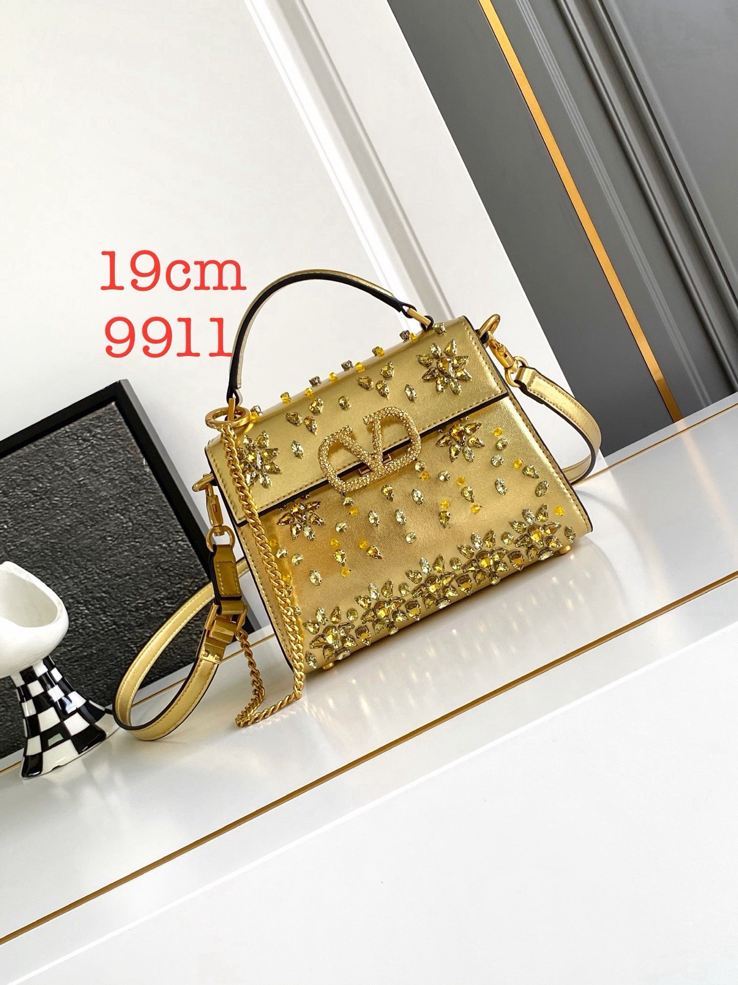 V-SLING Handcrafted Pompom Bag | 9911 MTX