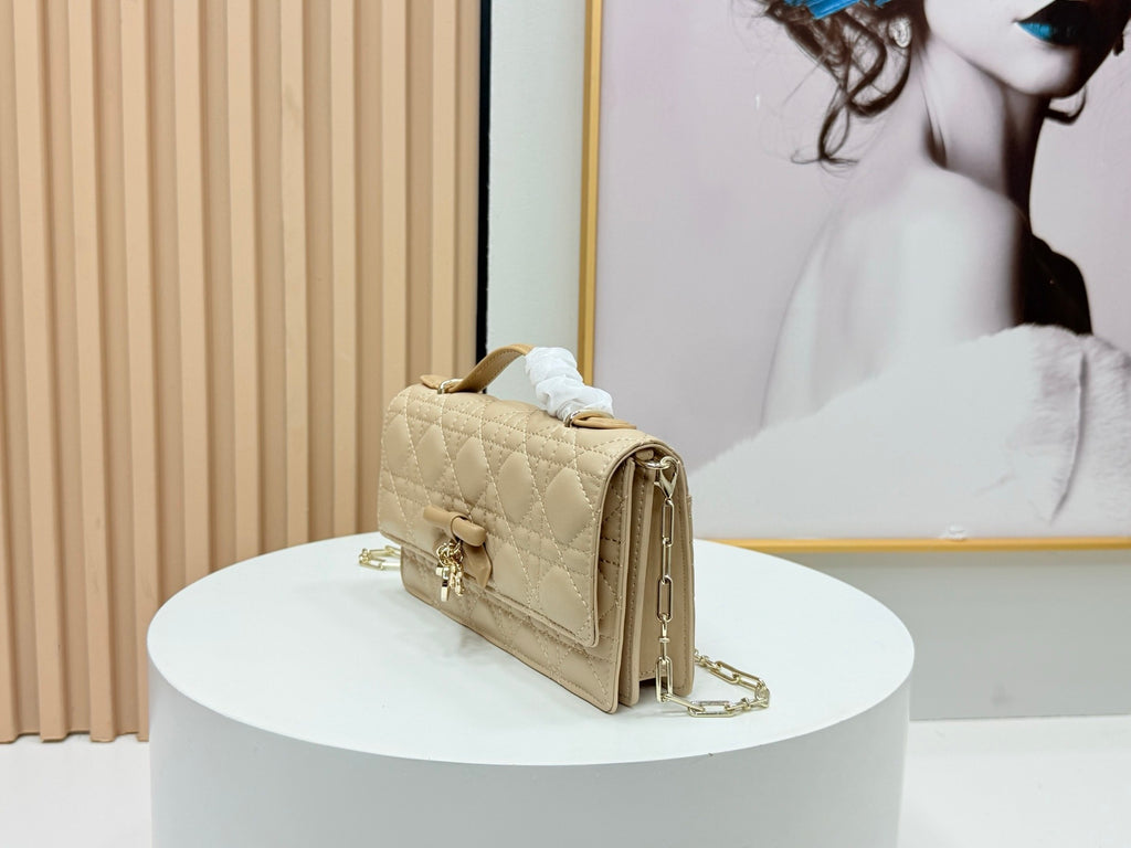 D Bow Top Handle Crossbody Bag