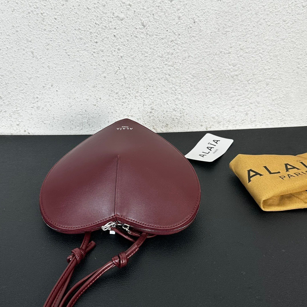 Heart-Shaped Crossbody Bag – Elegant &amp; Practical Statement Piece