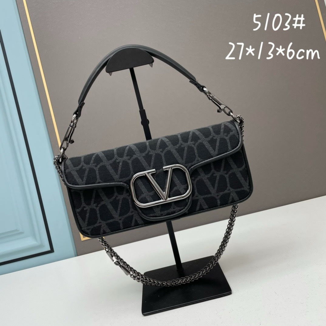 💗 V Signature Locò Calfskin Bag — Large