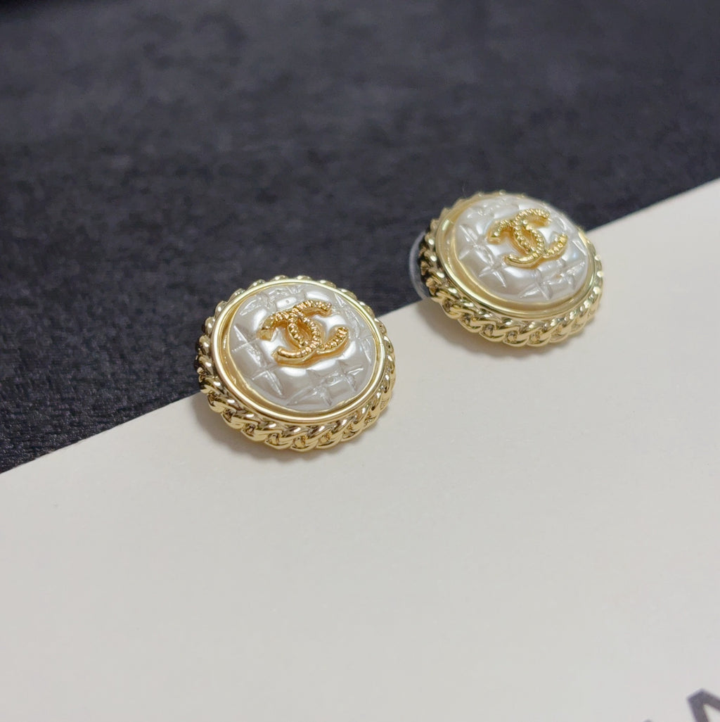 Diamond-Quilted Stud Earrings