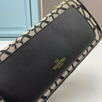 💗 V Signature Locò Calfskin Bag — Large