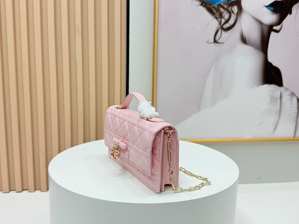 D Bow Top Handle Crossbody Bag
