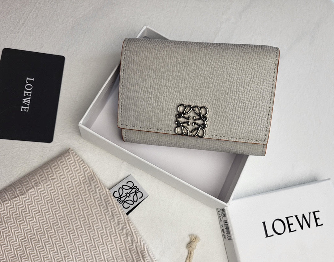 Meticulously Crafted L*o*ew*e Pebble Grain Calf Wallet