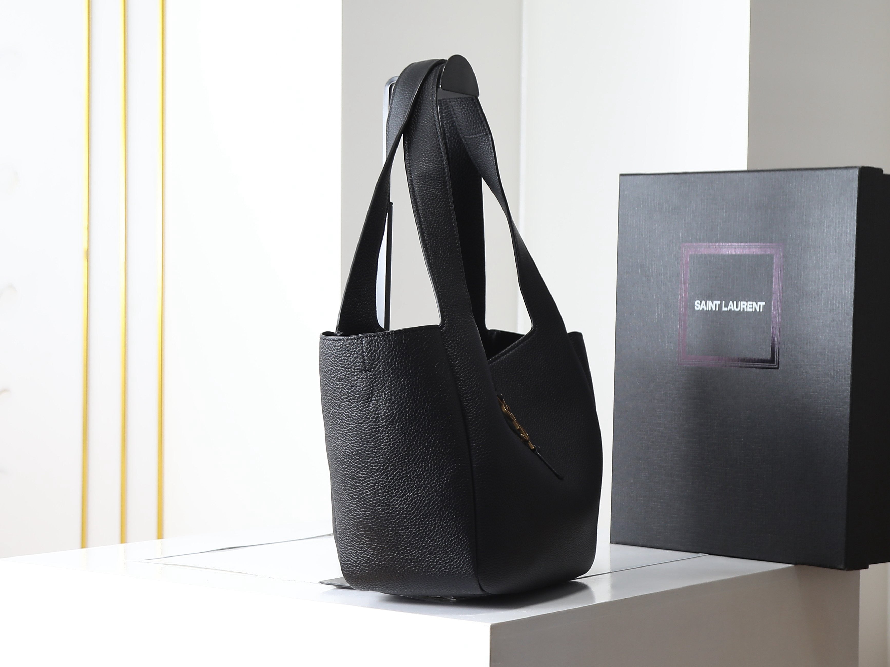 Bea Small Hobo Tote | 779029 | Premium Quality