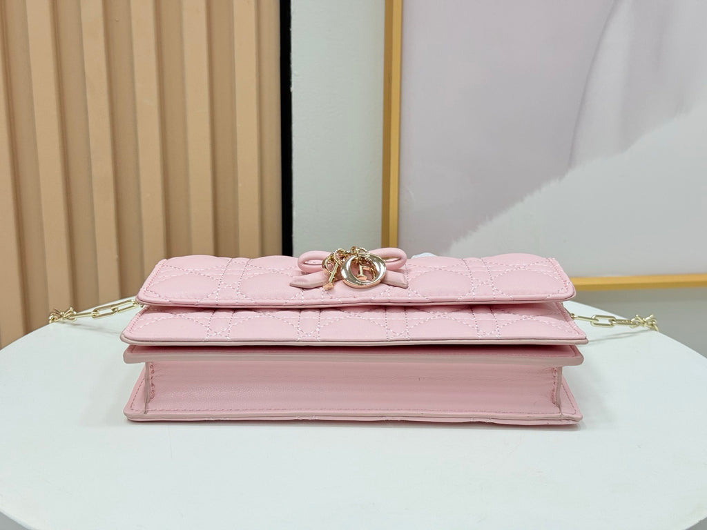 D Bow Top Handle Crossbody Bag