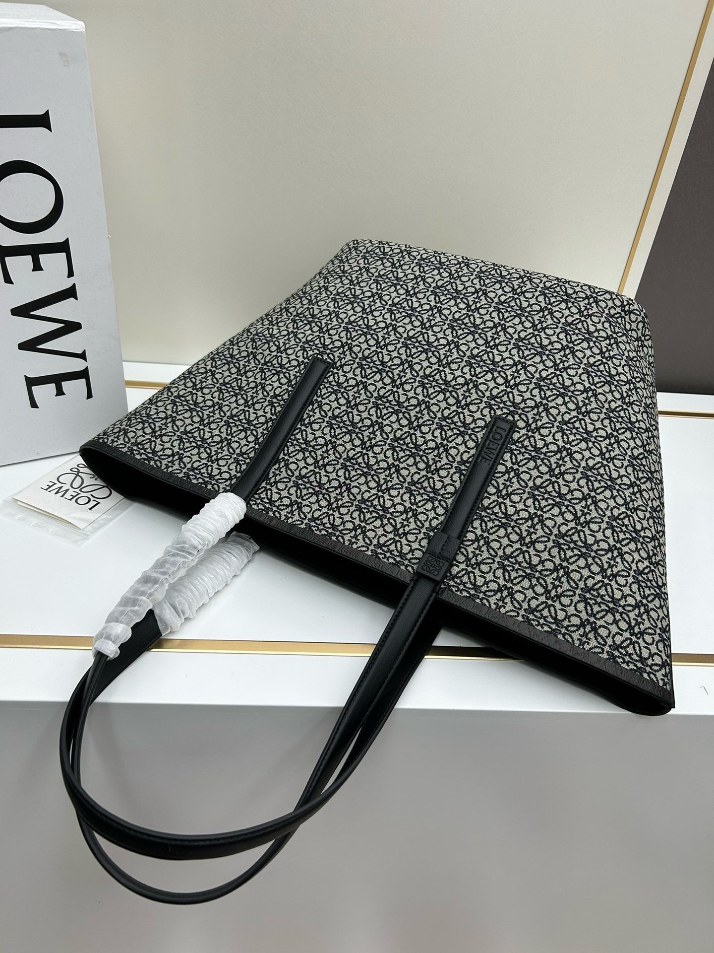 Oversized Embroidered Jacquard Tote – Everyday Carryall Bag (Premium Quality )