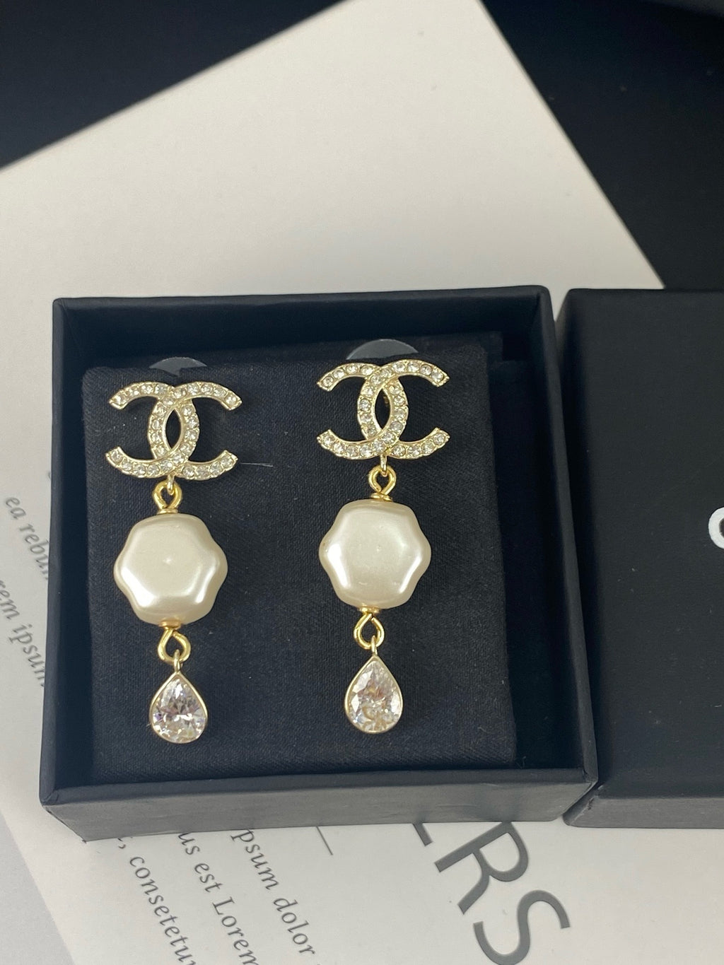 Diamond & Pearl Shell Drop Earrings | 25A | Light Gold