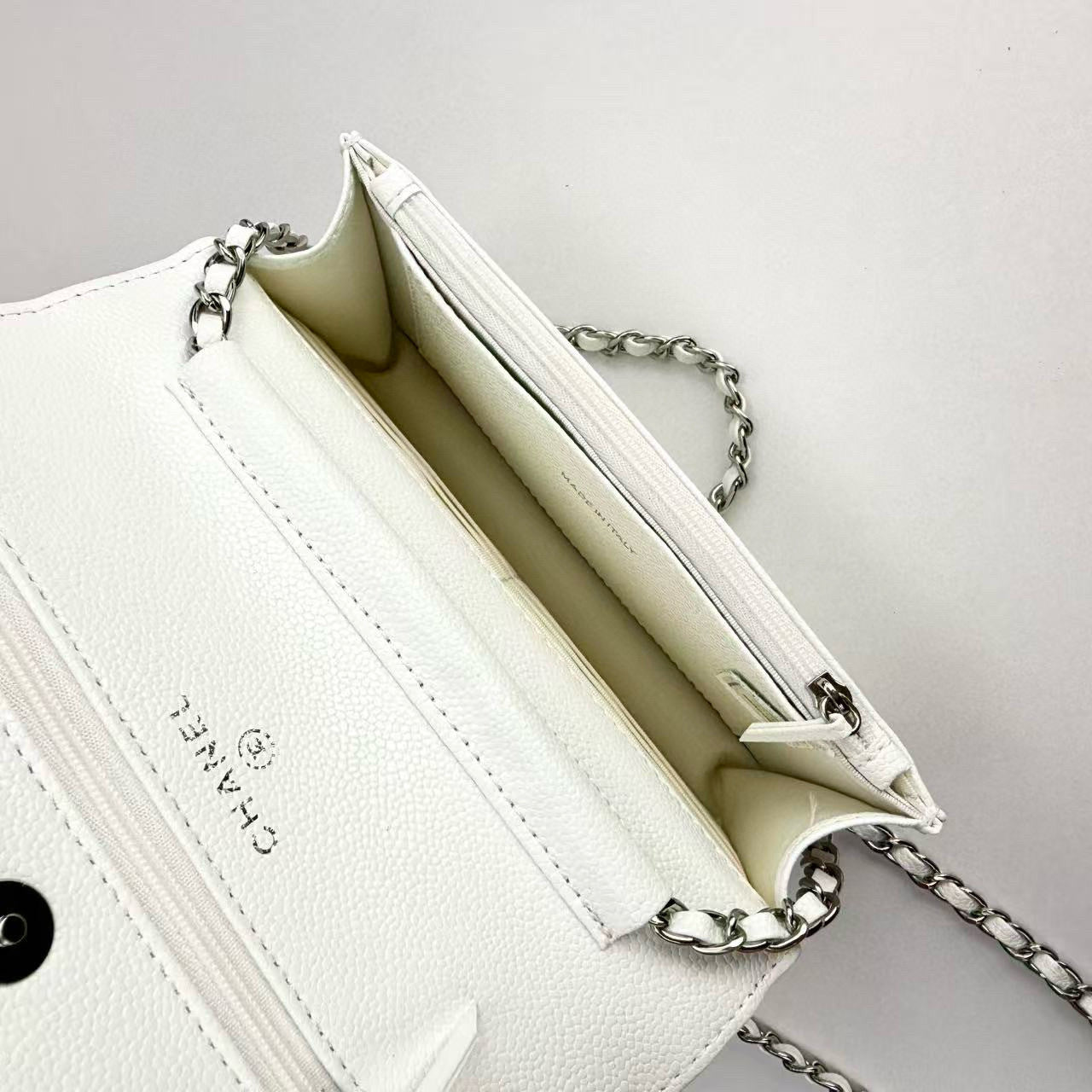 C woc Chain Wallet Bag