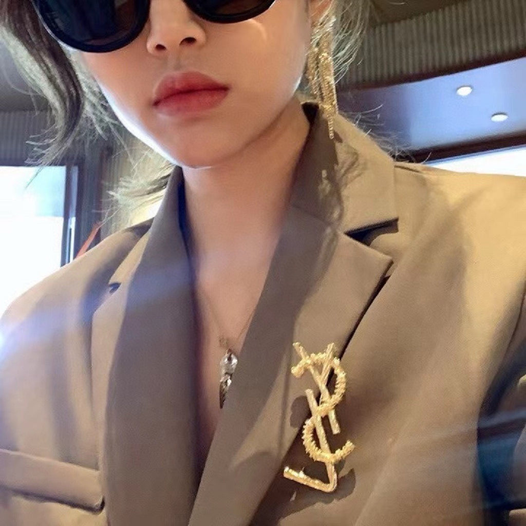 Y Gold Letter Brooch