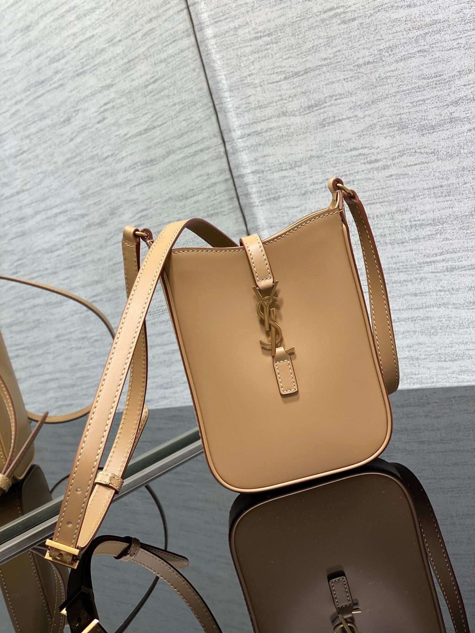 Chic Spring/Summer Tote - Minimalist Shoulder & Crossbody Style (Premium quality)