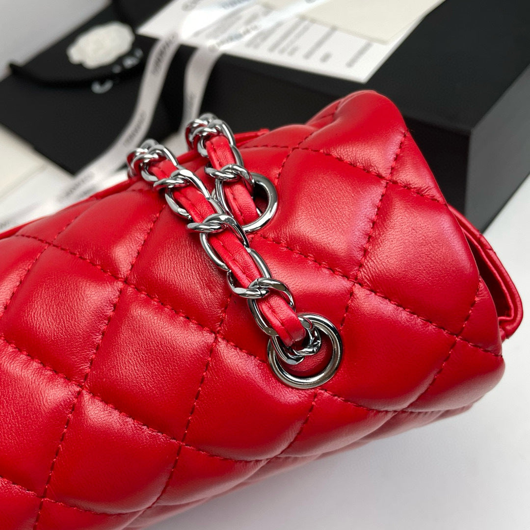 Maxi Quilted Flap Bag in Lambskin — 33cm
