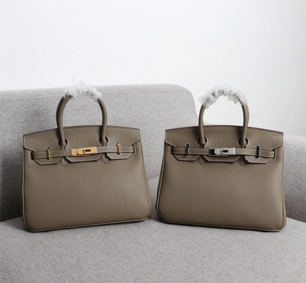 Elegant Togo-Textured Leather Handbag – Premium Craftsmanship