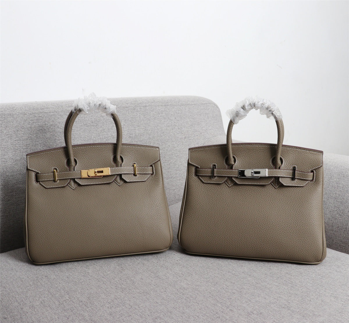 Elegant Togo-Textured Leather Handbag – Premium Craftsmanship