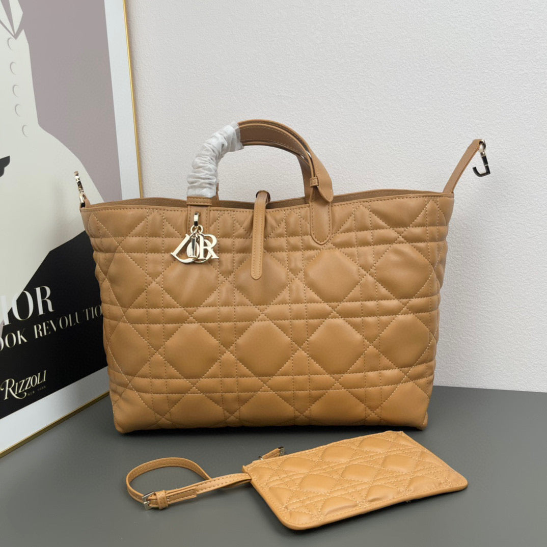 D Travel in Style with the Toujours Bag