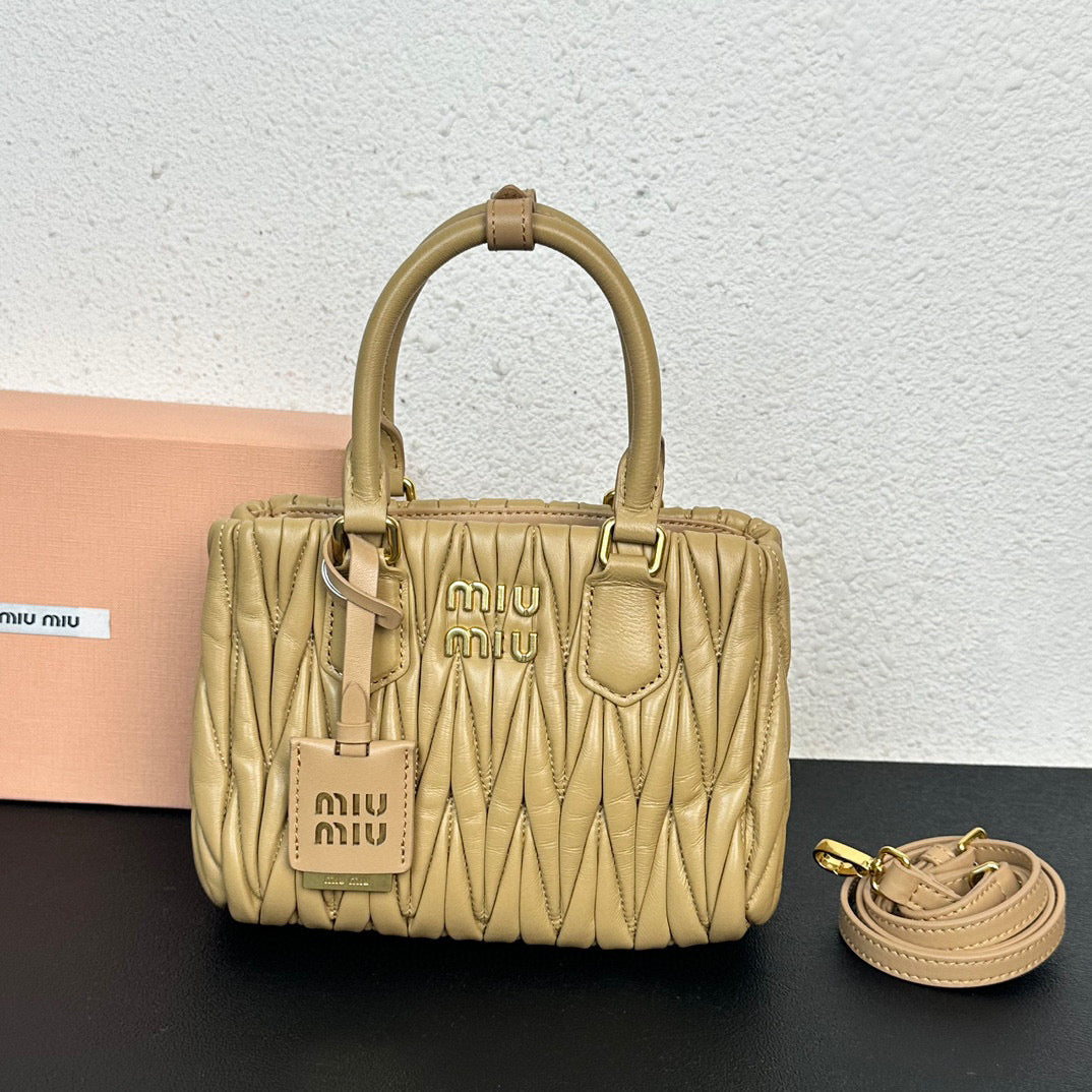 Mi*u*M*iu : Arcadie matelassé nappa leather bag