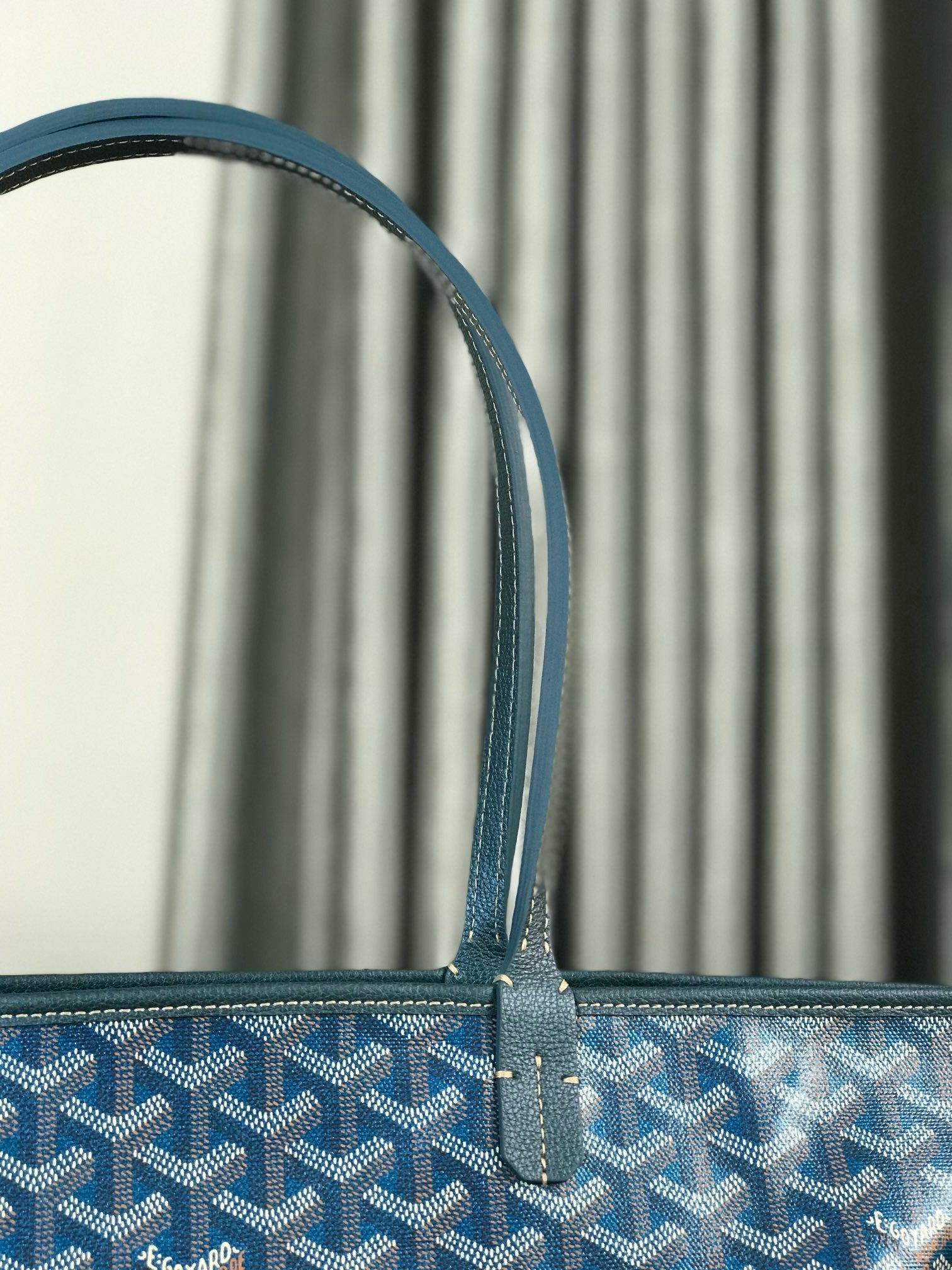Goy Premium Zipper Tote — MM Size