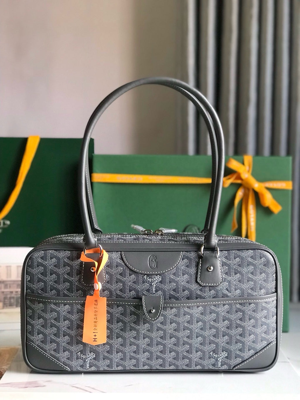 The Vintage Baguette Shoulder Bag (Premium Quality )