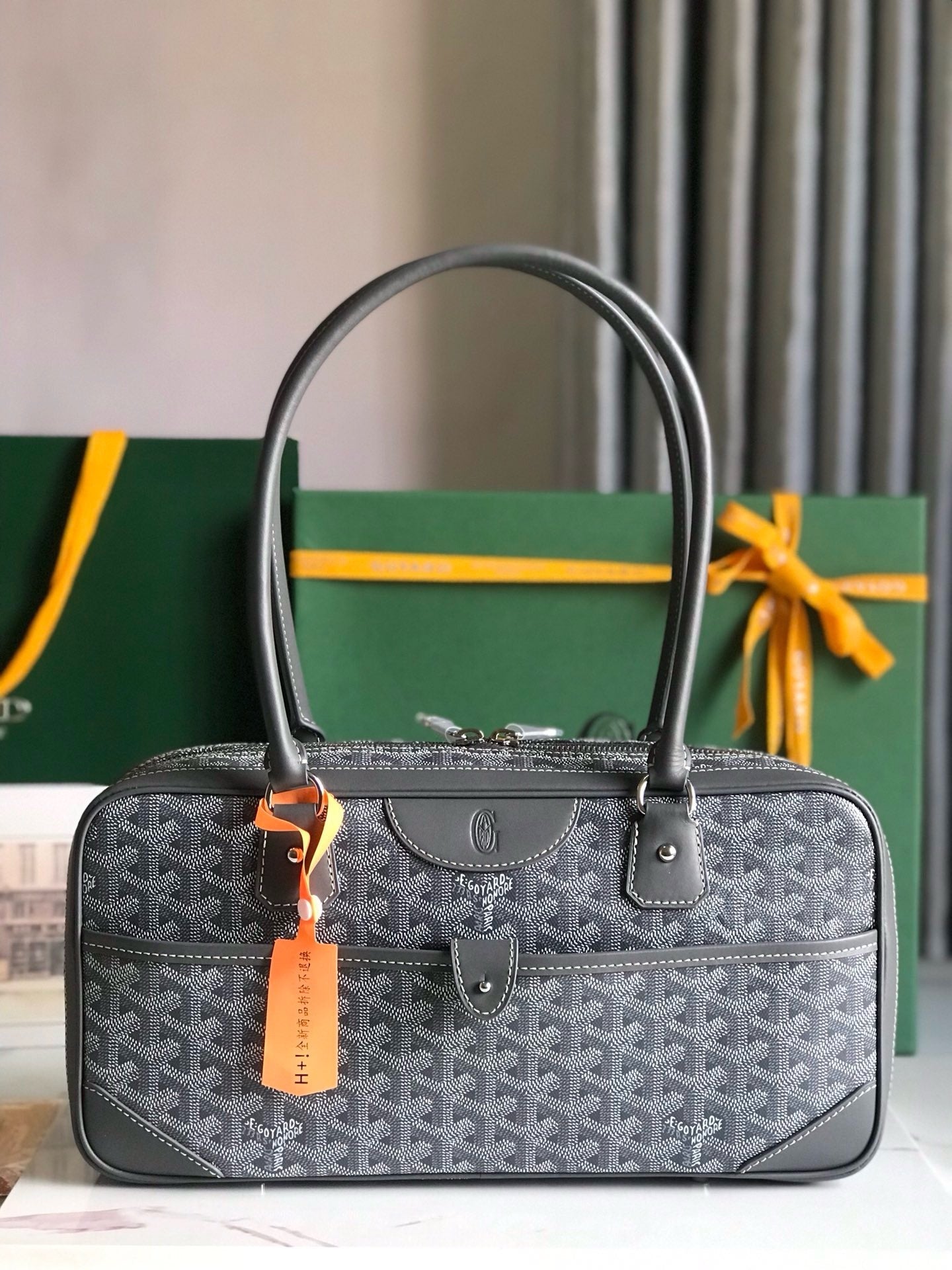 The Vintage Baguette Shoulder Bag (Premium Quality )