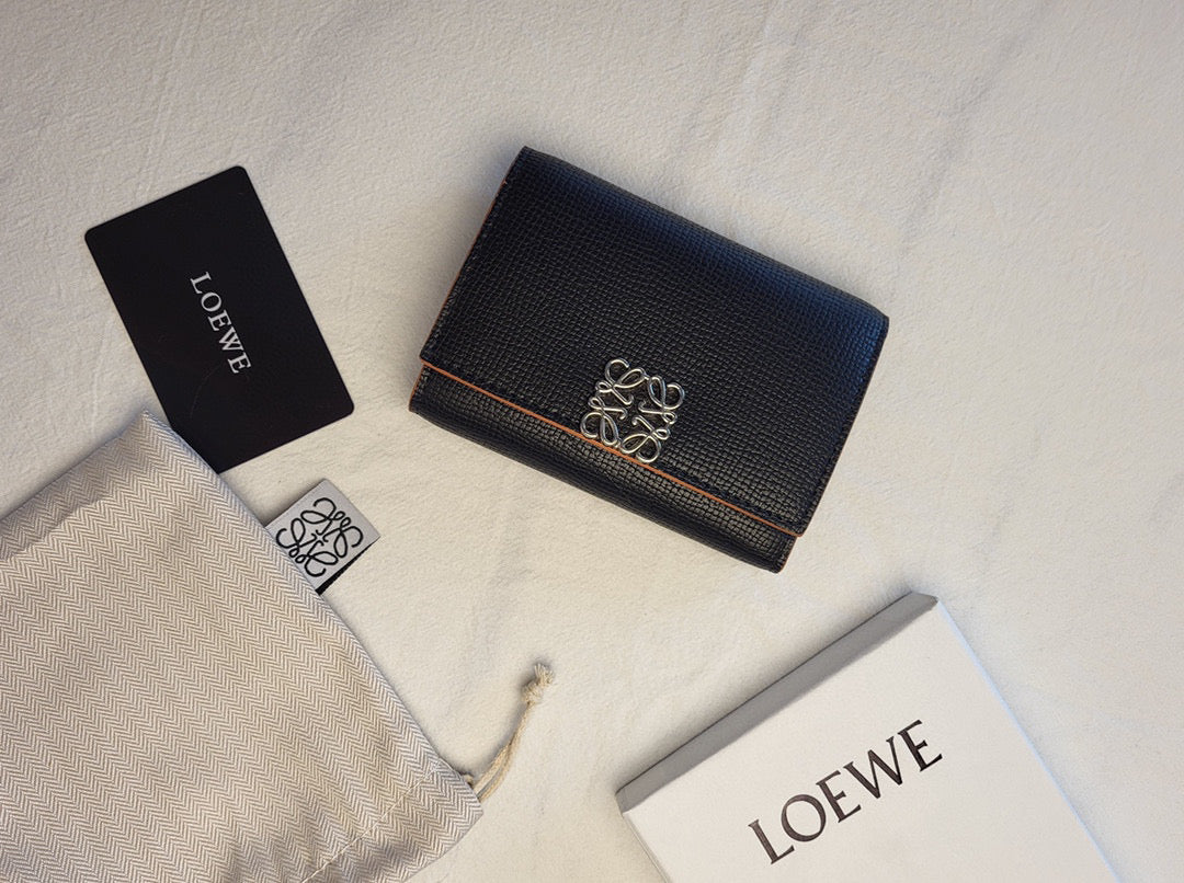 Meticulously Crafted L*o*ew*e Pebble Grain Calf Wallet